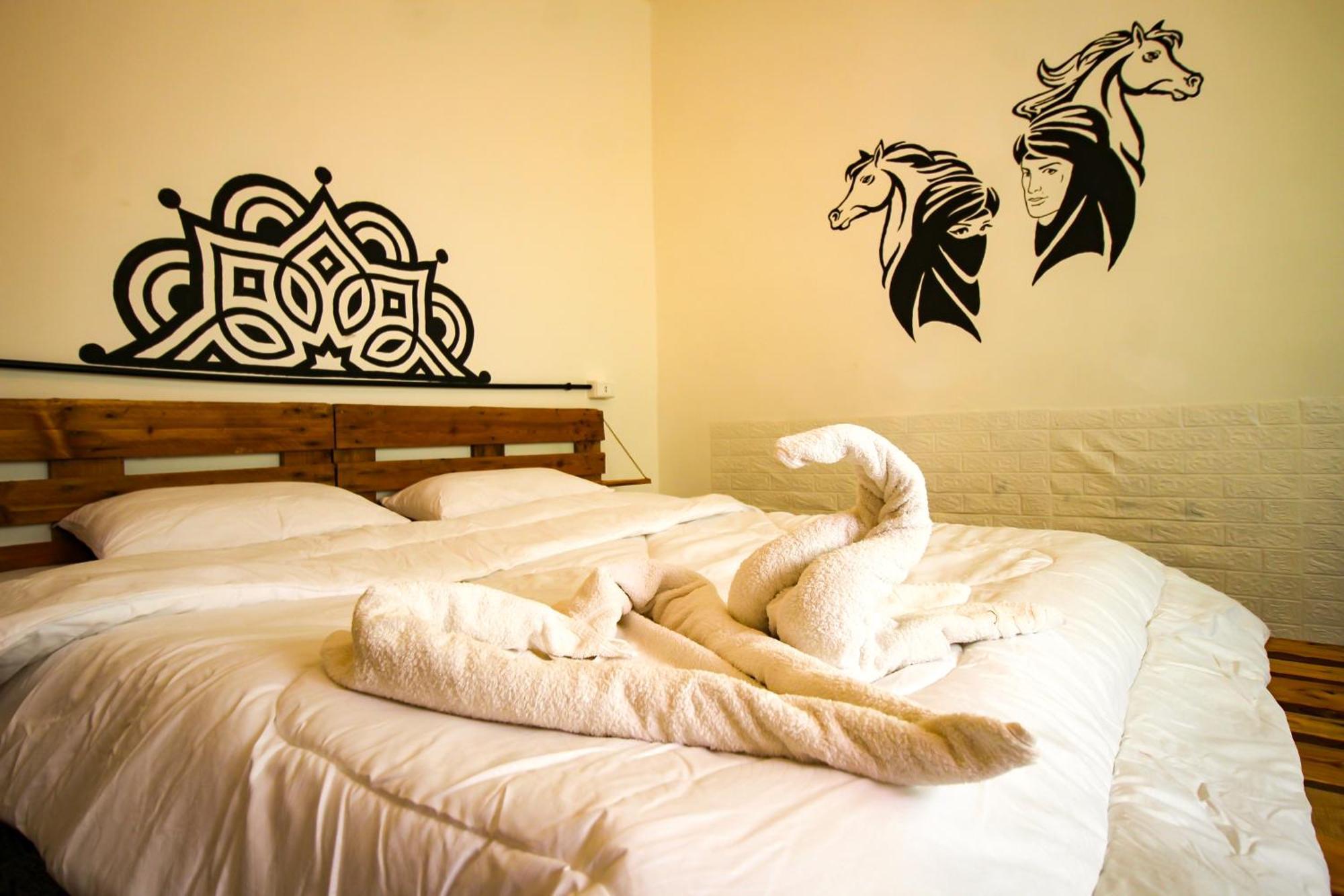 Petra Nefnaf Hostel Wadi Musa Exterior photo